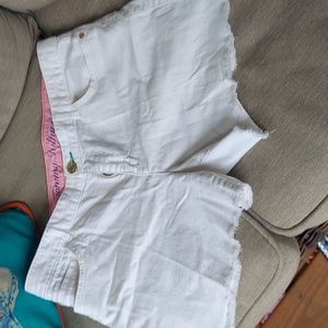 Tommy Hilfiger white denim cutoff shortd